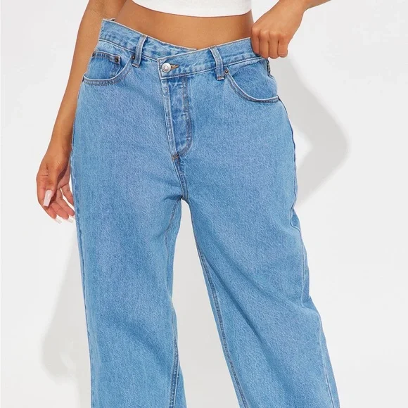 Crossover Straight Leg Jeans Medium Wash - Picture 4 of 4